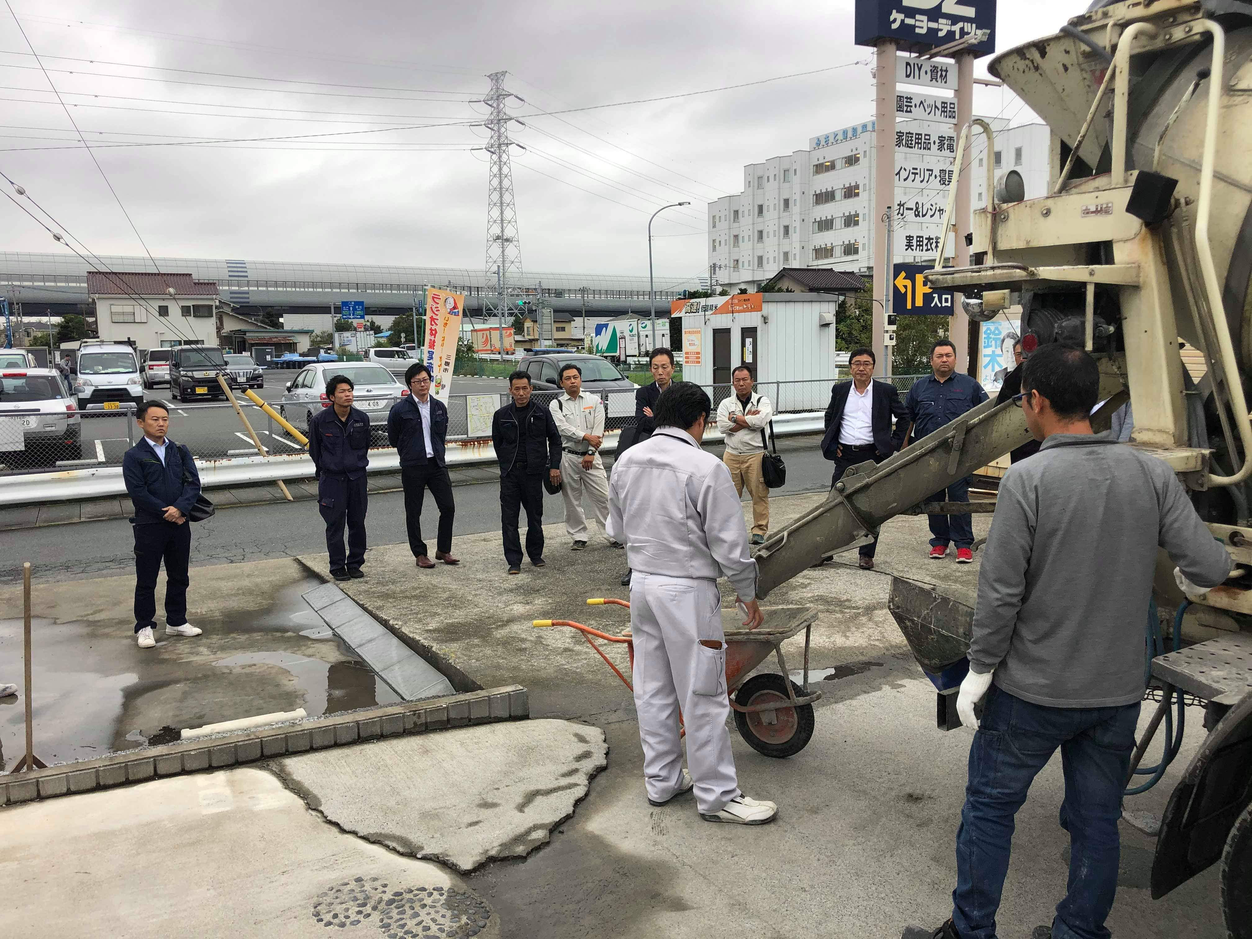 埼玉 一目瞭然 プロなら2秒で理解する 生コン工場での施工見学会 水たまり対策 透水コン 透水性舗装仕上材 生コンポータル