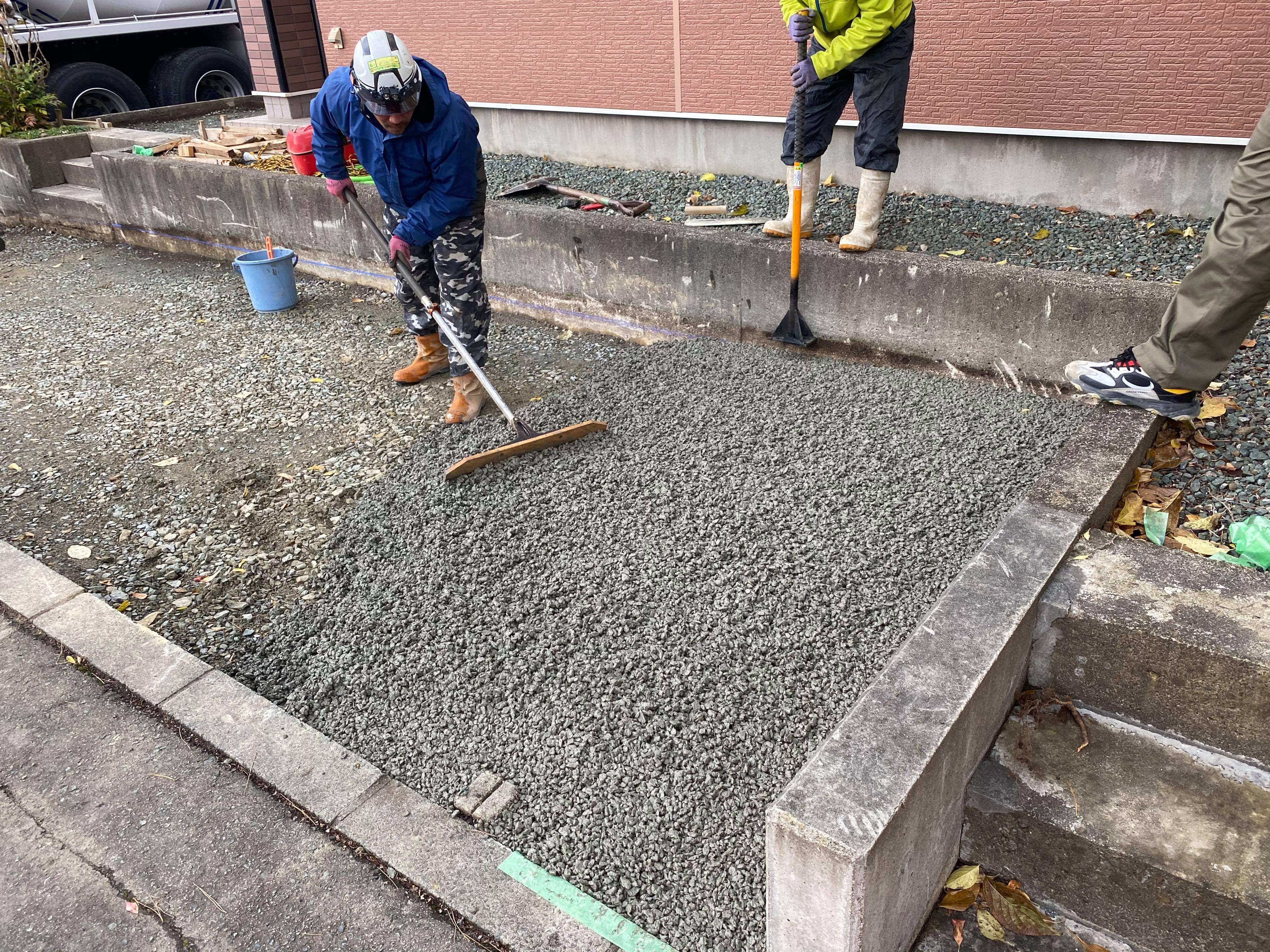 岩手 いつまで寒冷地の土間コン作業に苦しむの 遠野レミコン エクスショップ 水たまり対策 Drytech ドライテック 透水性舗装仕上材 生コンポータル