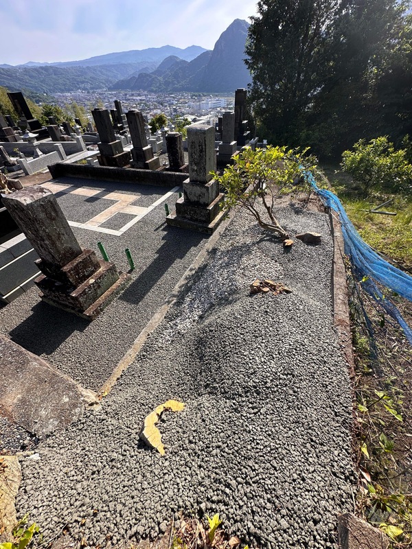 静岡】「うちのお墓がいちばん（雑草で）汚かったのにこんなにキレイになっちゃって...これ は素晴らしい！、いや〜ほんと素晴らしい、素晴らしい！」池田ブロック｜水たまり対策「オコシコン」 透水性舗装仕上材｜生コンポータル