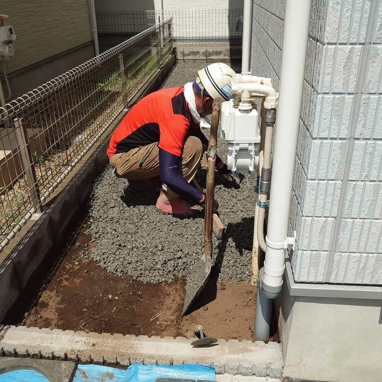 【東京】「鬼門《犬走り》だけでも《透水性コンクリート》にしておくだけでその後の人生はまるで違ったものになる」雑草・水はけ・都屋建材