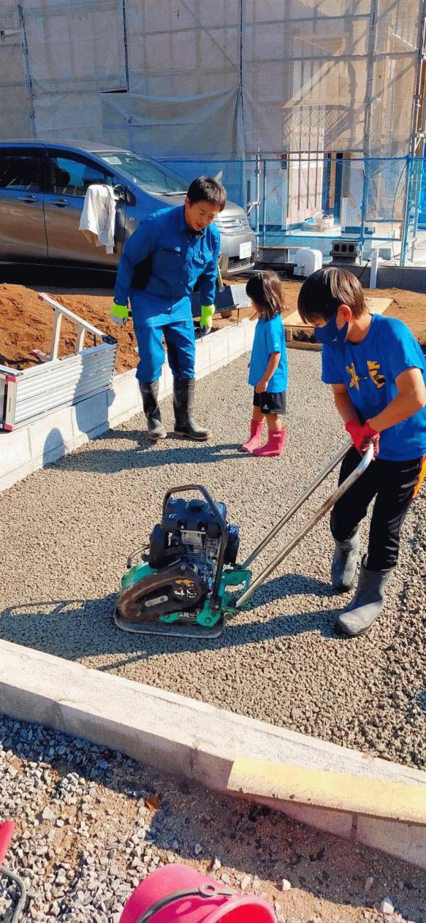 鹿児島 なんと小学生の子供が施工 家族総出で個人宅をdiy 南九州生コン吹上工場 水たまり対策 透水コン 透水性舗装仕上材 生コンポータル