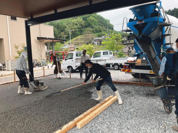 岡山 勾配をつけたくなくてドライテックを選んだが 慣れている業者を見つけられなかったのでdiyで実施 備北興業 水たまり対策 Drytech ドライテック 透水性舗装仕上材 生コンポータル