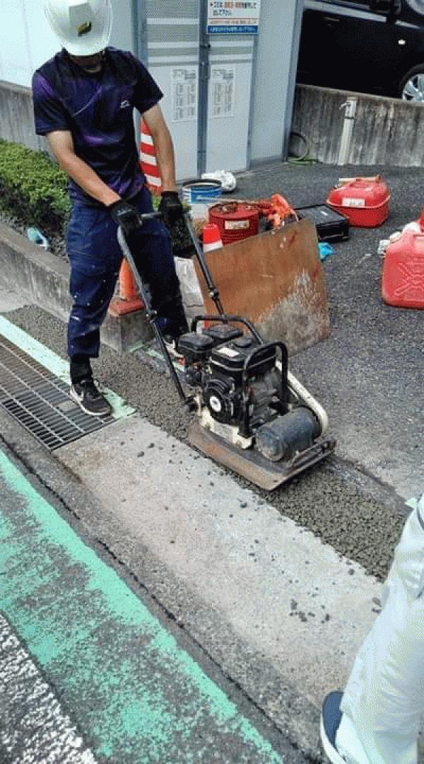 静岡 水が溜まりやすく コケが生え滑って ケガをした子供がいた 羽畑建設 水たまり対策 Drytech ドライテック 透水性舗装仕上材 生コンポータル