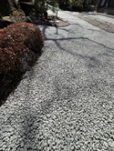 【静岡】「和風庭園の延段（のべだん）や灌木にも調和する透水性コンクリート」