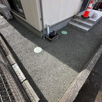 【静岡】「もともと砂利の犬走りだったが、 ノラ猫のトイレになってまい困っていた」石原工務店