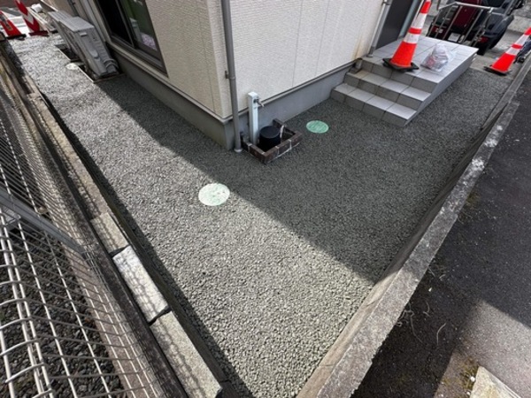 【静岡】「もともと砂利の犬走りだったが、 ノラ猫のトイレになってまい困っていた」石原工務店