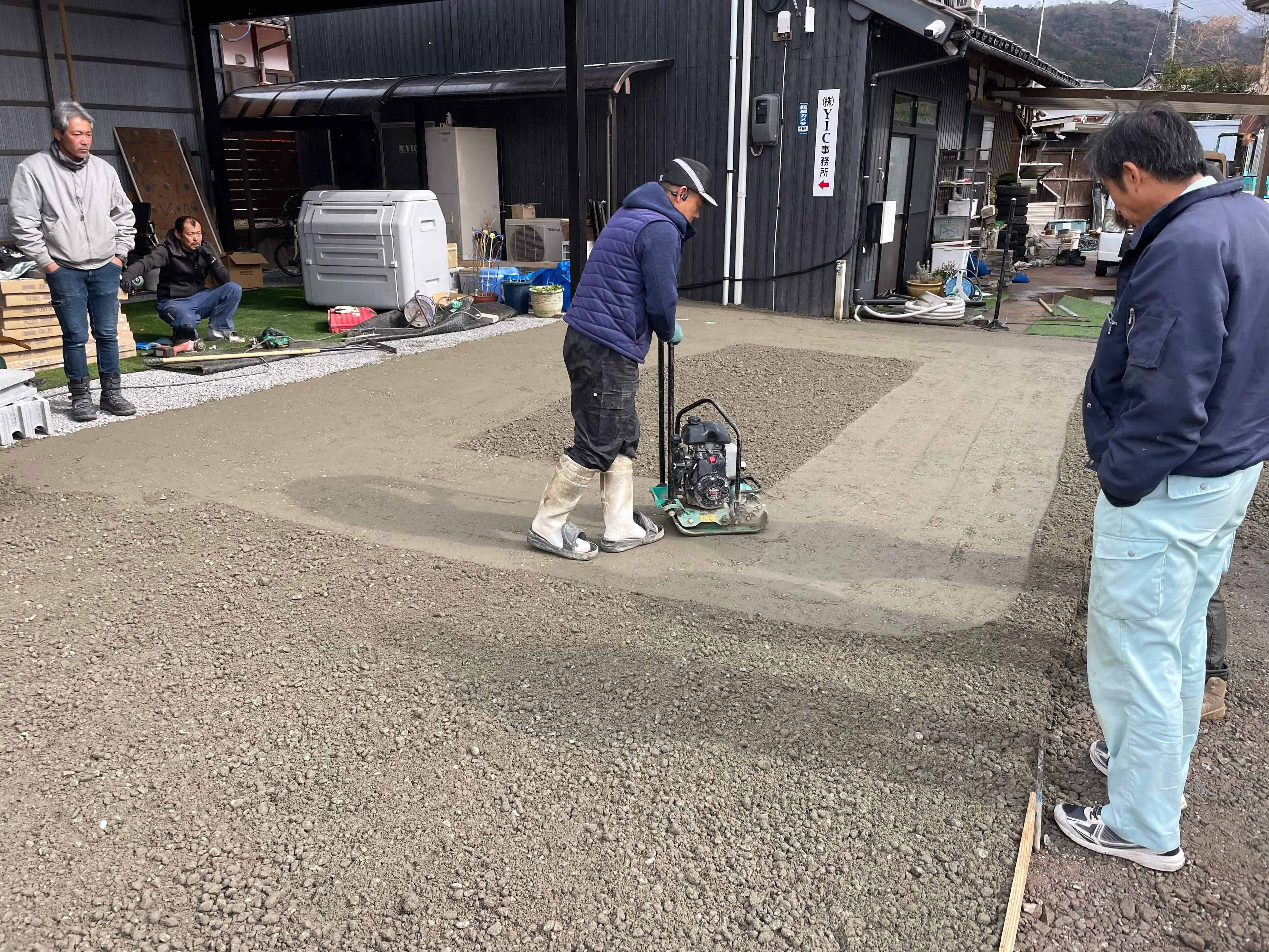 【鳥取】「生コンクリート工業組合青年部らによって主催された透水性コンクリート製造・施工見学会」中部共同生コン・YIC