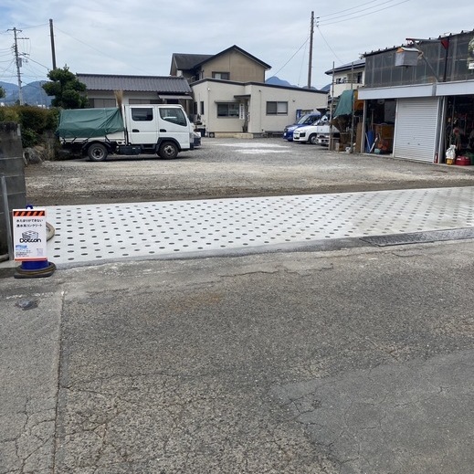 【静岡】「カーボンニュートラルタイプの 【ドットコン】 で整備した駐車場」成和建設