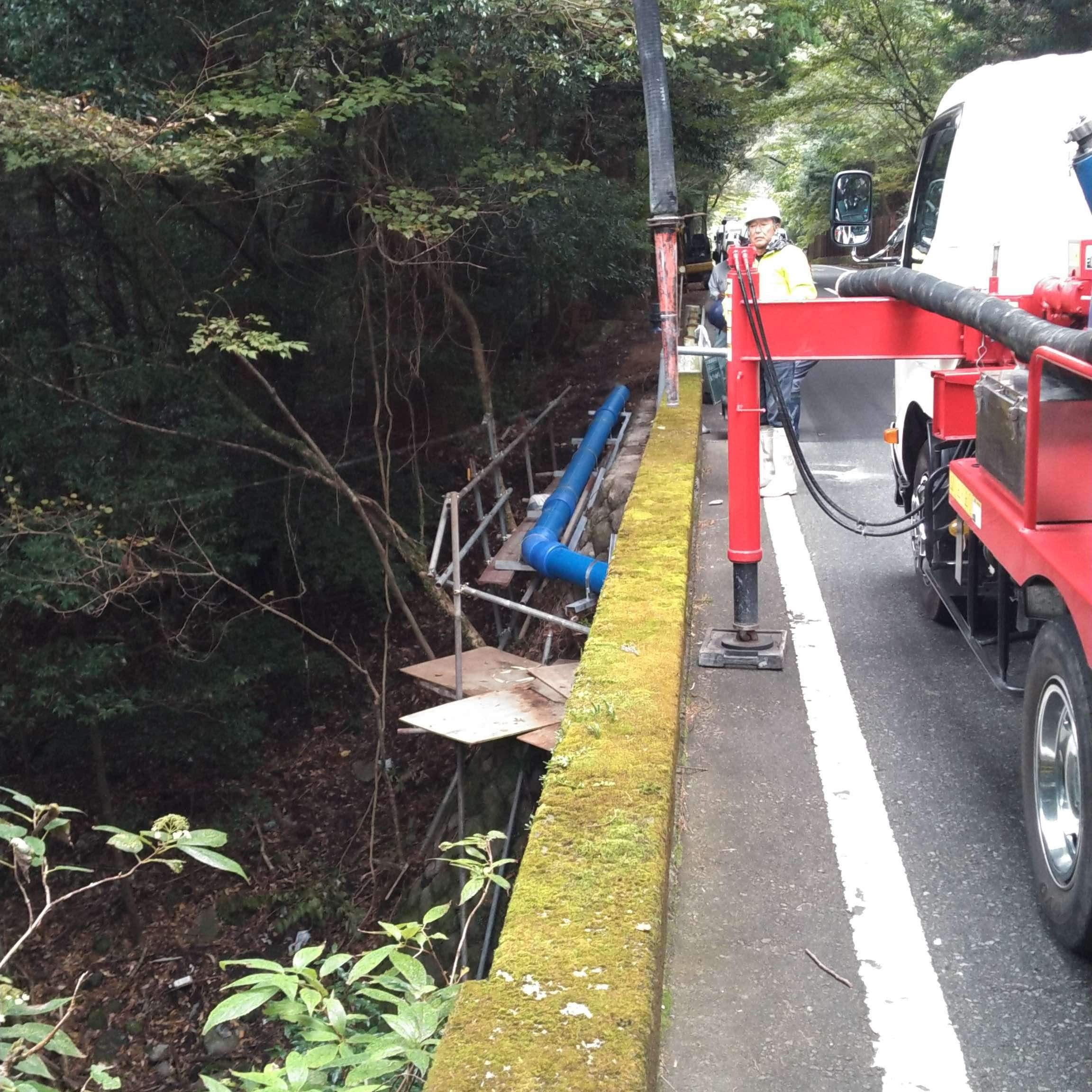 地中に無数に埋まっている配管はやがて劣化し損傷し沈下や陥没といった問題をもたらします