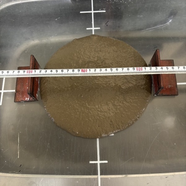 全国各地からいろんな泥水・スラッジが持ち込まれCLSM適応実験が行われてます