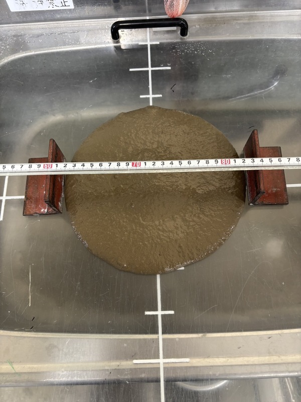 全国各地からいろんな泥水・スラッジが持ち込まれCLSM適応実験が行われてます
