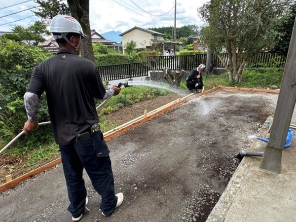 雑草対策なら絶対オワコン施工が最強！抜いても抜いても生えてくる草を一発解決