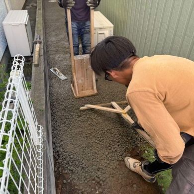 ジメジメする裏庭や犬走にはオワコンが最適！水たまりと湿気解消の最強透水性コンクリート