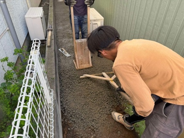 ジメジメする裏庭や犬走にはオワコンが最適！水たまりと湿気解消の最強透水性コンクリート