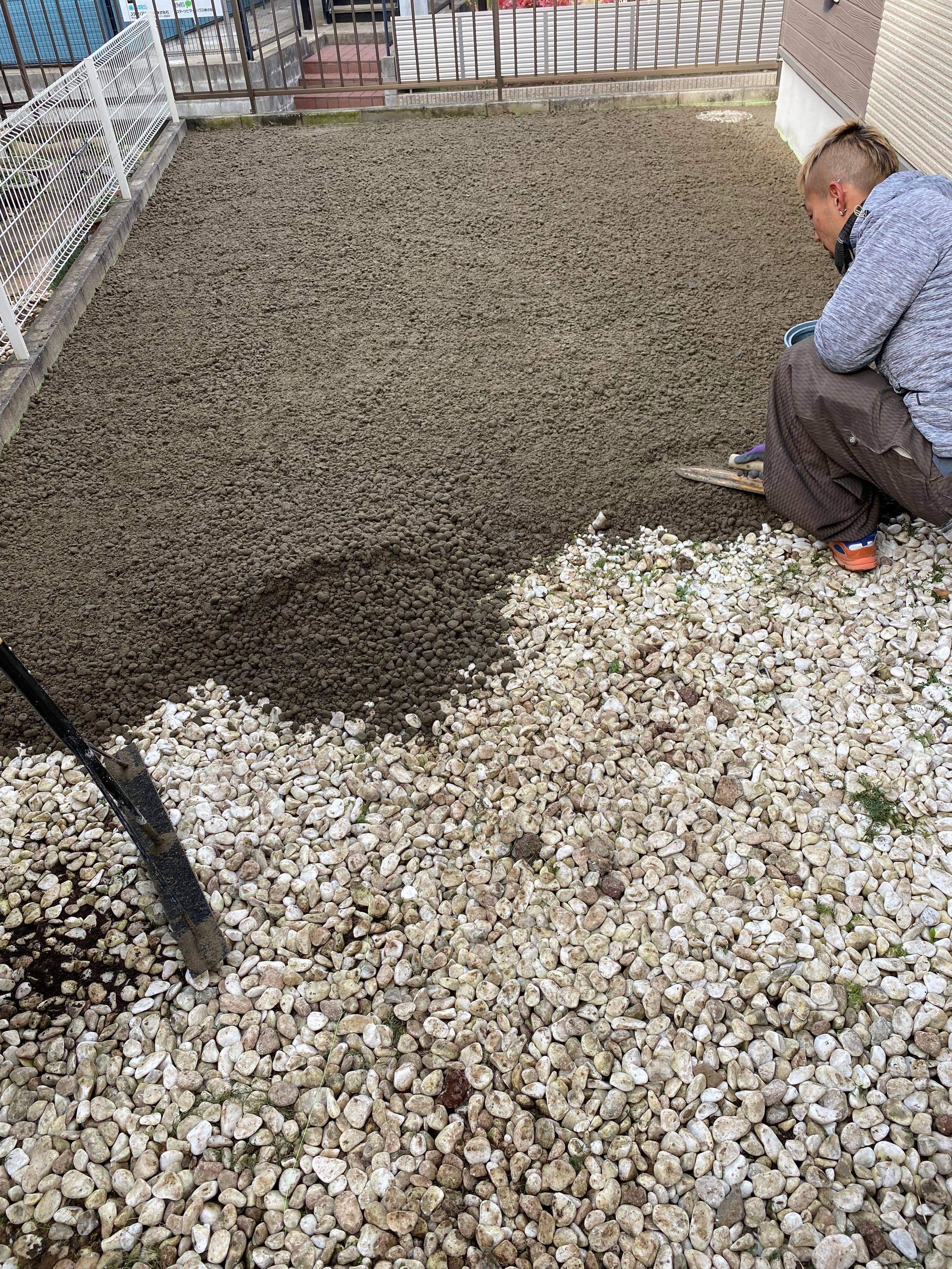 リサイクル砂利砕石、引きならし手作業と材料代込み - 神奈川県のその他