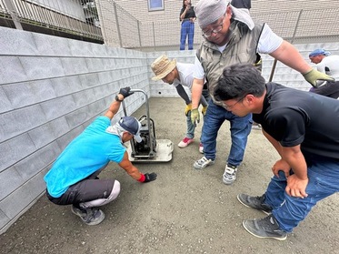 【千葉】「いちばんの理由は普通のコンクリートの駐車場だとタイヤ痕がつくから（1）」ヤマカ建材工業