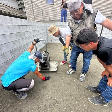 【千葉】「いちばんの理由は普通のコンクリートの駐車場だとタイヤ痕がつくから（1）」ヤマカ建材工業