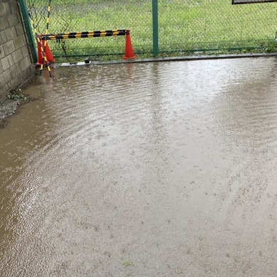 「LINEで気軽に質問してね！」 そんな状態の敷地には透水性コンクリートはお勧め致しません