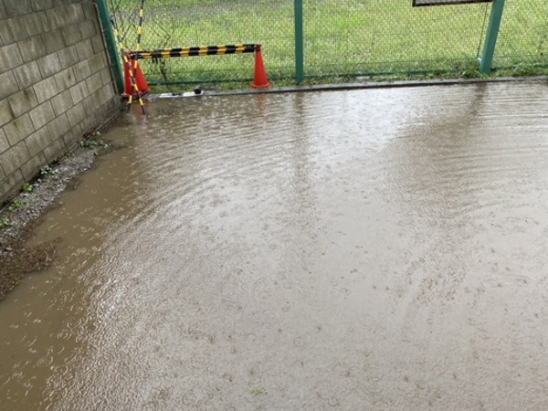 「LINEで気軽に質問してね！」 そんな状態の敷地には透水性コンクリートはお勧め致しません