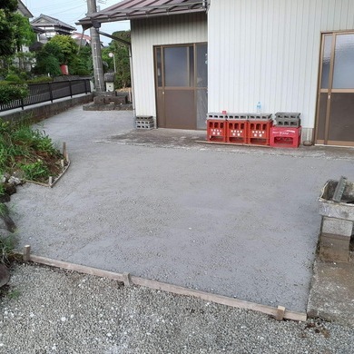 【静岡】「農機具小屋や車庫の出入り口は雨の日ぐちゃぐちゃ夏は雑草が元気よく繁茂」野村商店