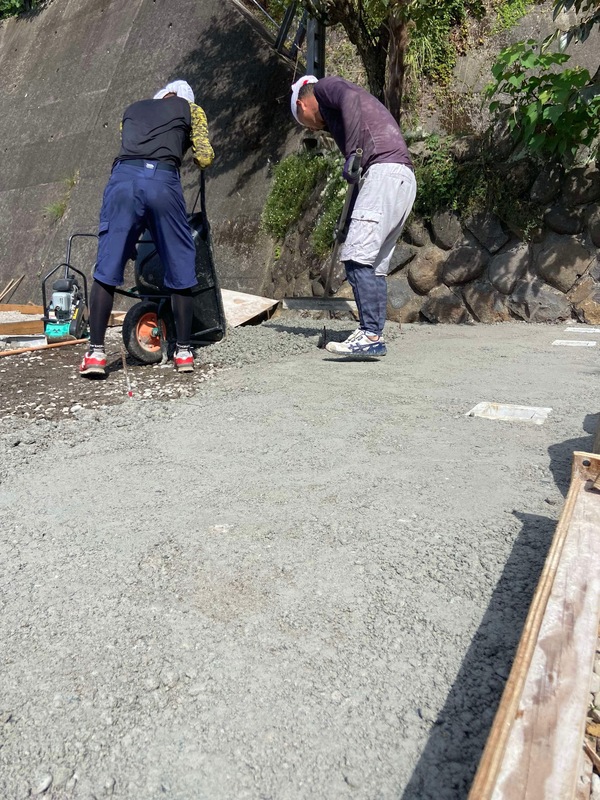 彗星の如く現れたコンクリート 【オワコン】 はなぜ防草・排水の分野で一気にスターダムにのし上がったのか